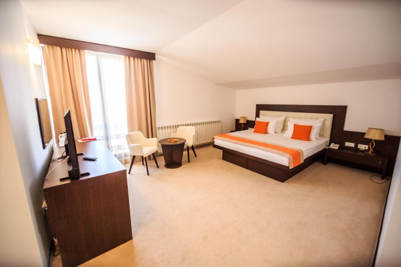 Hotel La Dolce Vita Zărneşti Exteriér fotografie