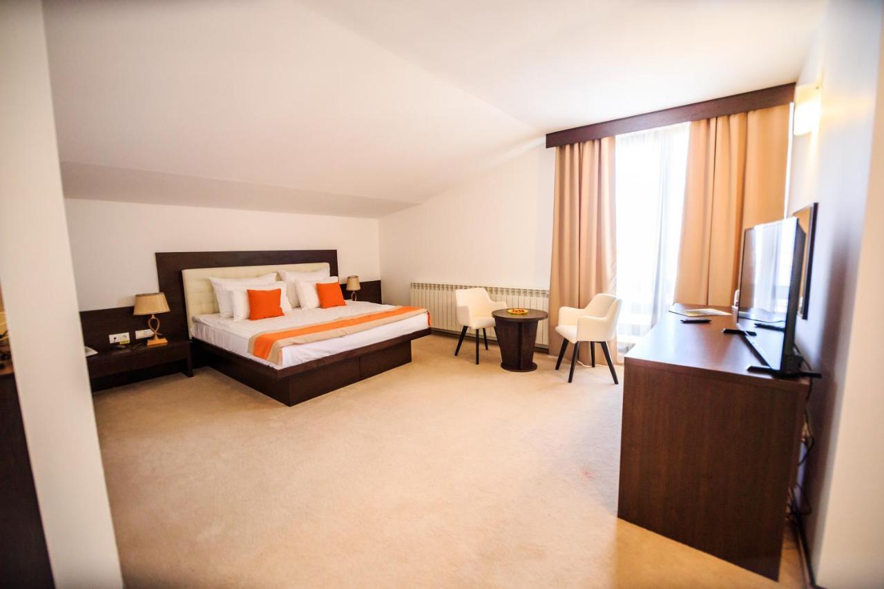 Hotel La Dolce Vita Zărneşti Exteriér fotografie